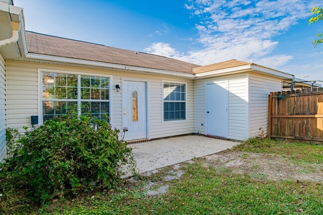 Building Photo - Welcoming & Bright 2 Bed/1 Bath Patiohome ...