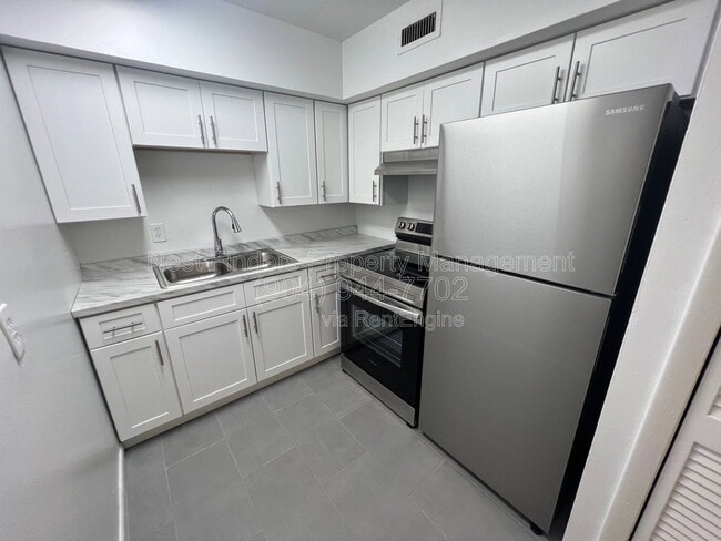 Building Photo - 1318 Sydney Pl