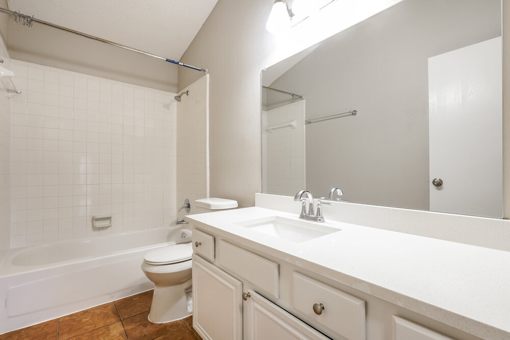 Building Photo - 4653 Feathercrest Dr
