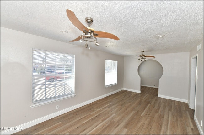 Building Photo - 4749 Tropicana Ave