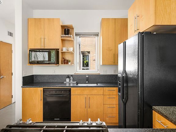 Building Photo - 1510 SE 34th Ave