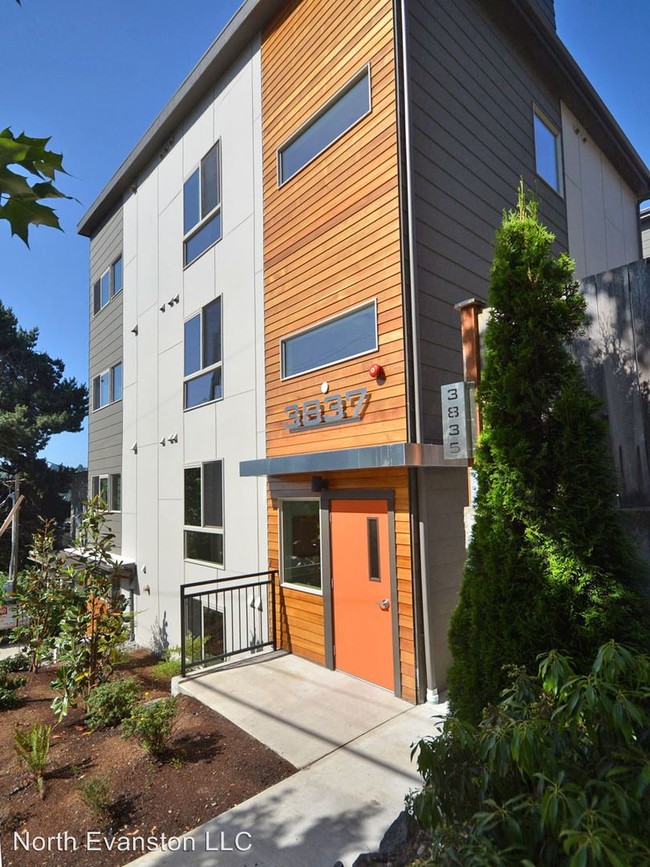 Building Photo - 3835 Evanston Ave N