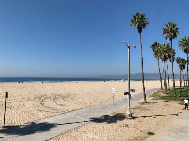 Building Photo - 3003 Ocean Front Walk