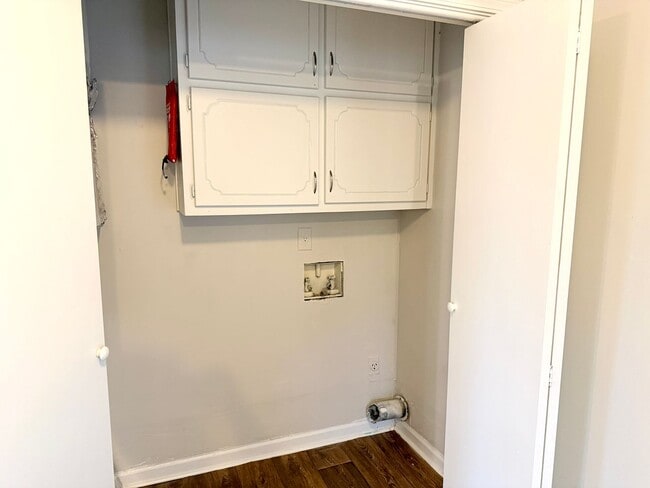 Building Photo - Welcome to this charming 2-bedroom, 1.5-bathroom home nestled in the lively community of Stockbri...