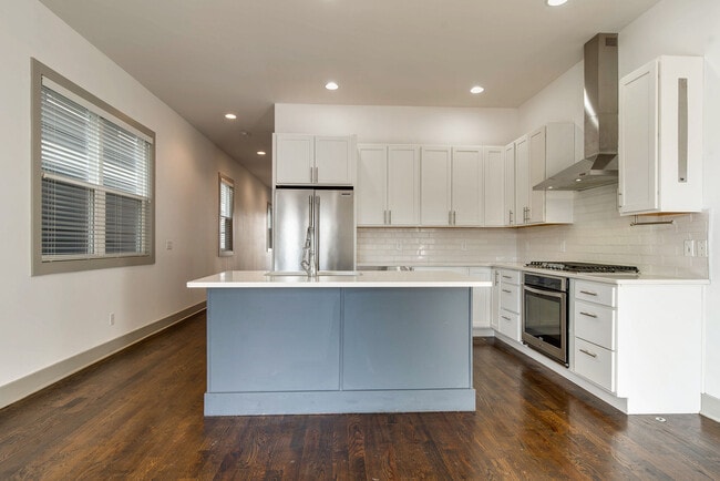 Building Photo - 336 Vivelle Ave