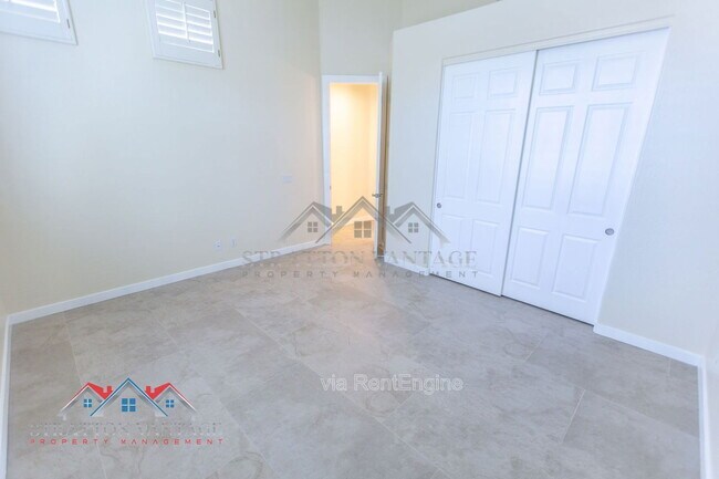 Building Photo - 9562 E Cavalry Dr