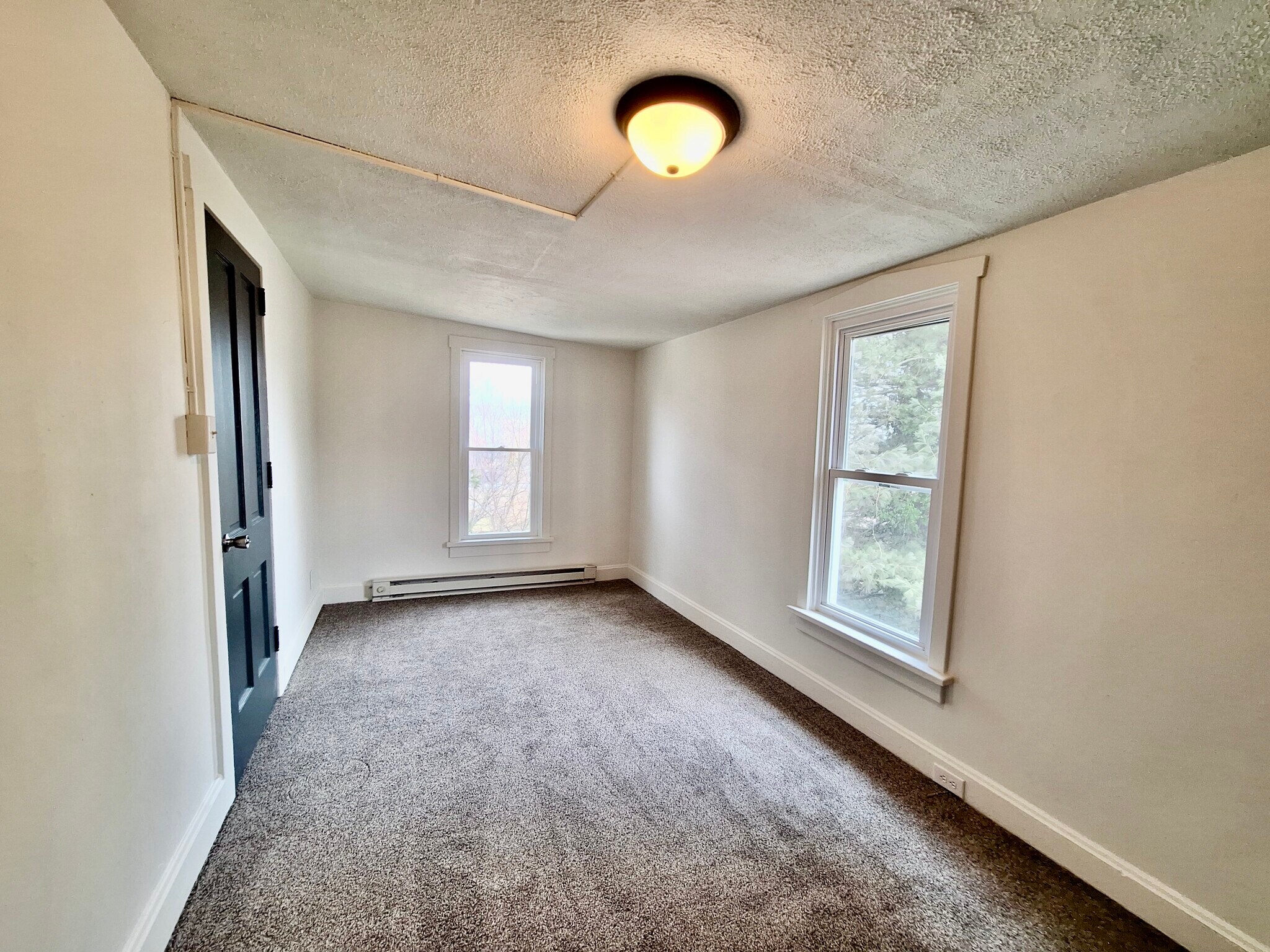 Building Photo - 260 S Spruce St