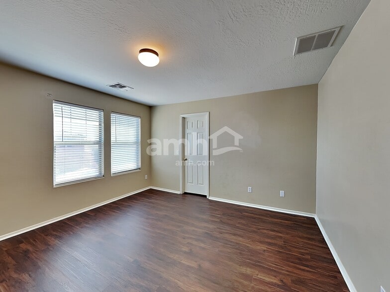 Building Photo - 7006 W Irwin Ave