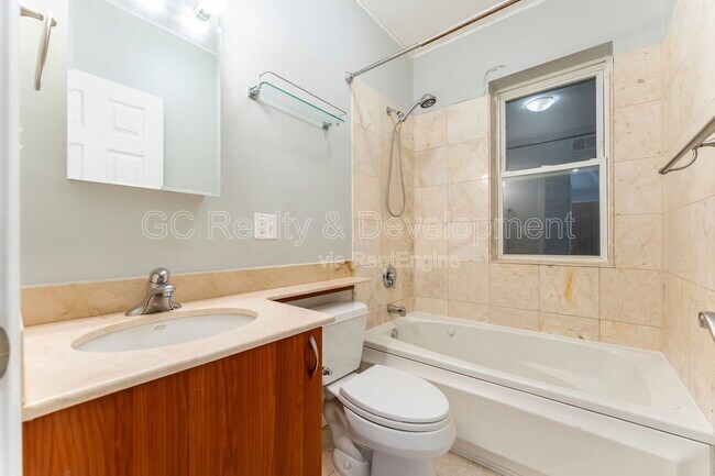 Building Photo - 4406 N Sacramento Ave