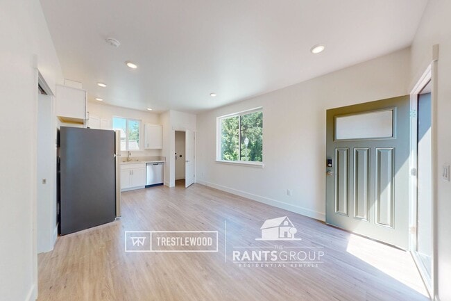 Primary Photo - Brand New! Modern 1 Bed in Trestlewood – W...