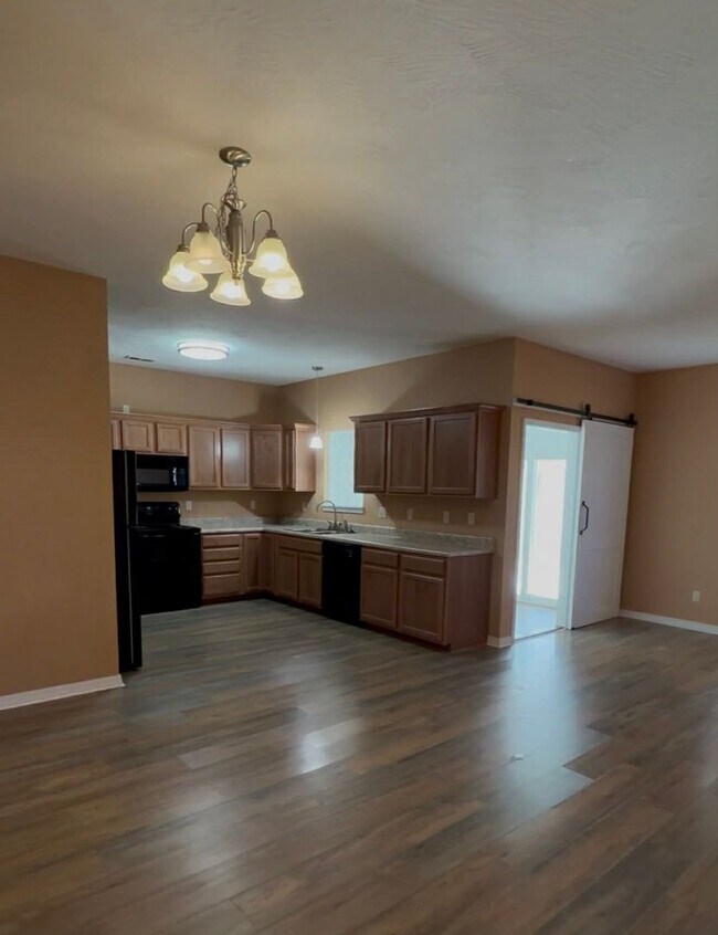 Building Photo - COMING SOON: Beautiful 3 bed/2 bath home located in Webb City! Two car attached garage, storm she...