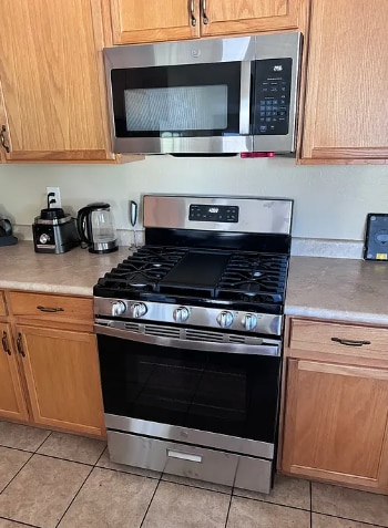 Building Photo - 3320 E Elgin St