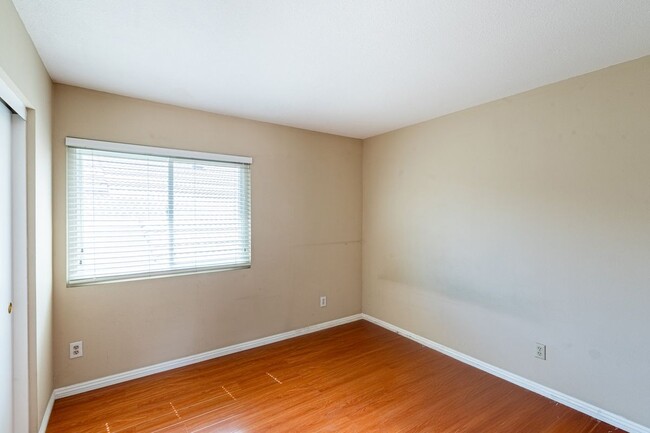 Building Photo - 13564 Cres Hill Dr