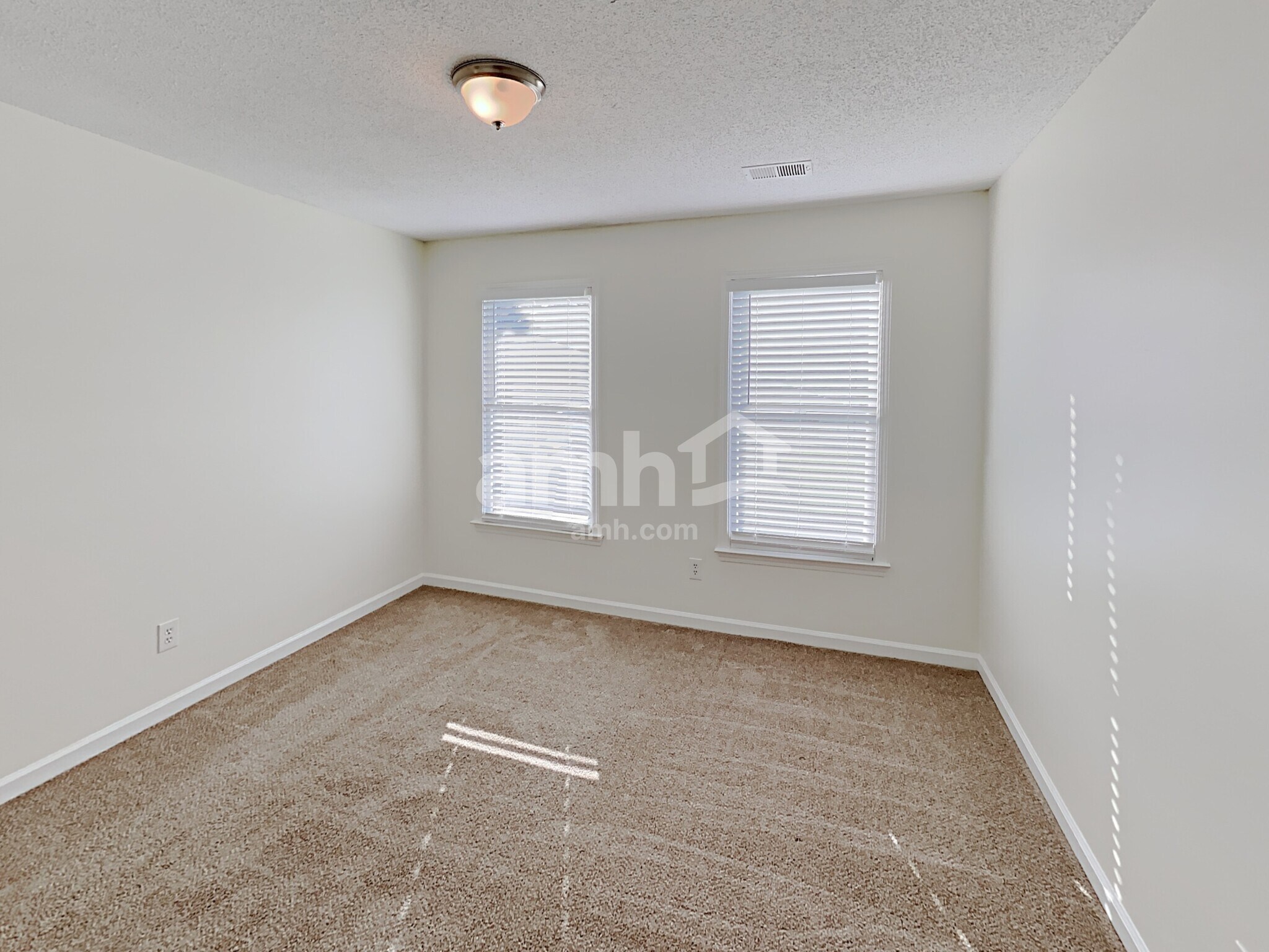 Building Photo - 1121 Lauren Way