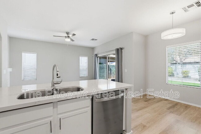 Building Photo - 534 E Bartlett Way