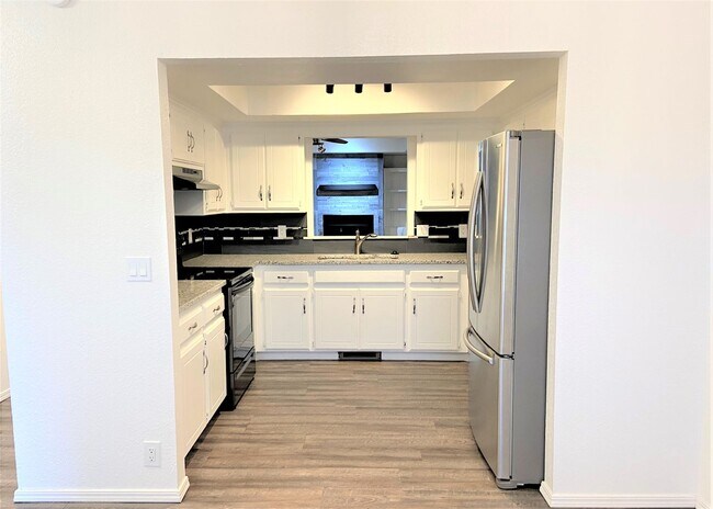 Building Photo - Spacious 3-Bedroom Home with Modern Amenit...