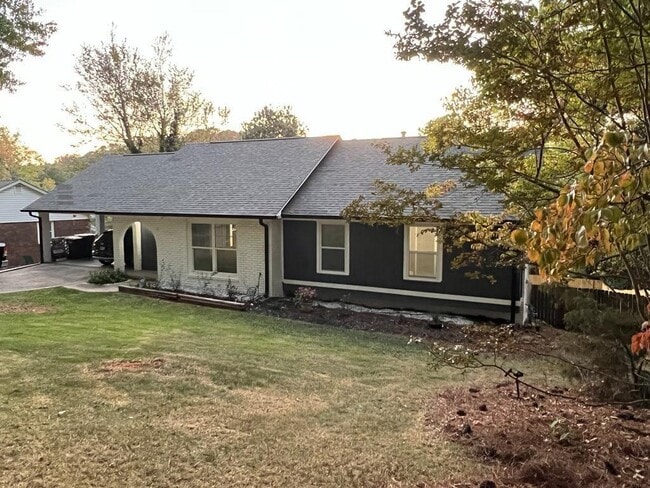 Building Photo - 2941 Rock Bridge Rd NE