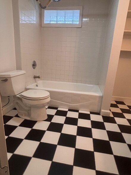 Building Photo - 1101 W 16th St