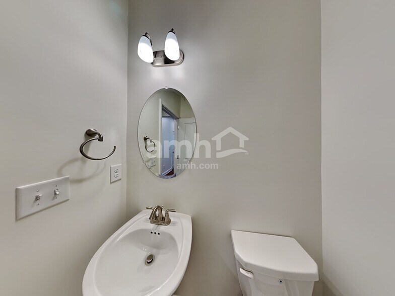 Building Photo - 5155 Smithbriar Dr