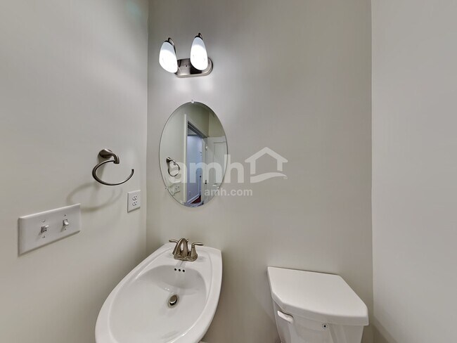 Building Photo - 5040 Hudson Vly Dr