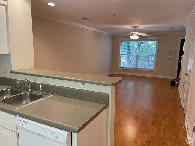 Building Photo - 490 Barnett Shoals Rd
