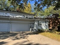 Building Photo - 9508 Outlook Dr