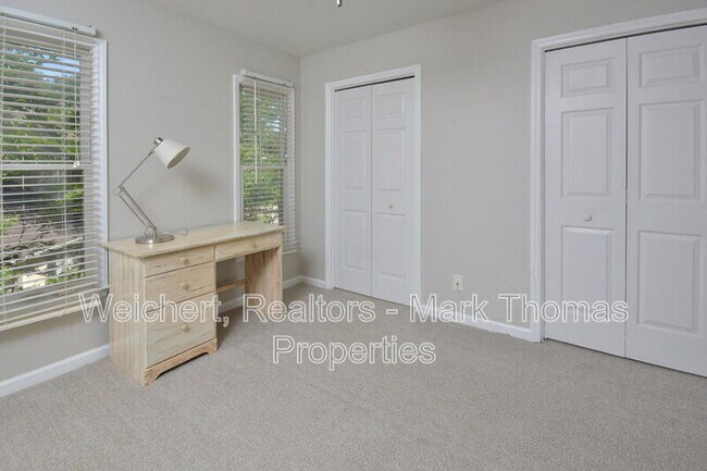Building Photo - 104 Gatehouse Ln