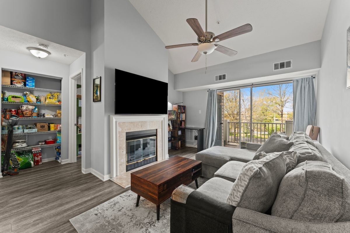 Building Photo - 8951 Town Center Cir