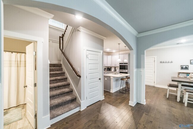 Building Photo - 6 Desert Oak Ct SW