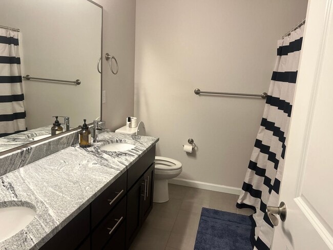 Building Photo - Beautiful Sunridge Townhome in Kent.