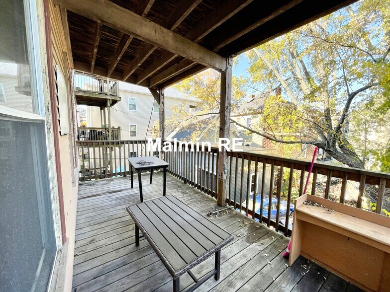 Building Photo - 89 Hillside St