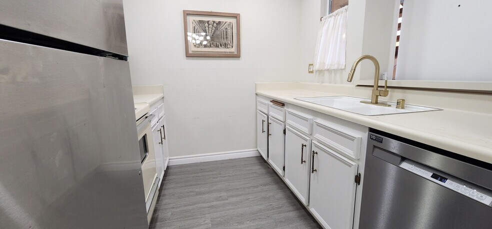 Building Photo - 2920 Briarwood Rd