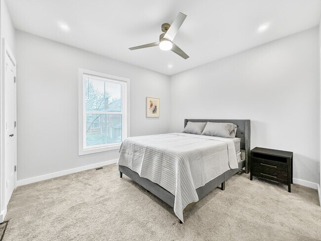 Building Photo - Newly Renovated 2 Bed, 2.5 Bath Furnished Home in Columbus