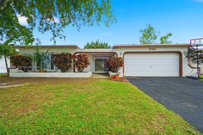 Building Photo - 920 NW 92nd Ave