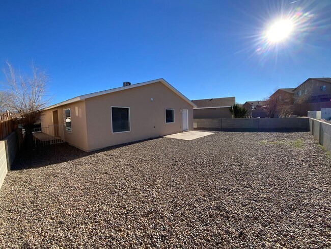 Building Photo - 3 Bedroom Single Story Home Near Northern Blvd NE & Loma Colorado Blvd NE!