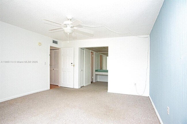Building Photo - 13700 SW 62nd St