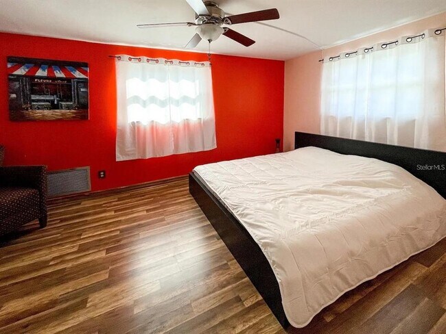 Building Photo - 9201 86th Ave N