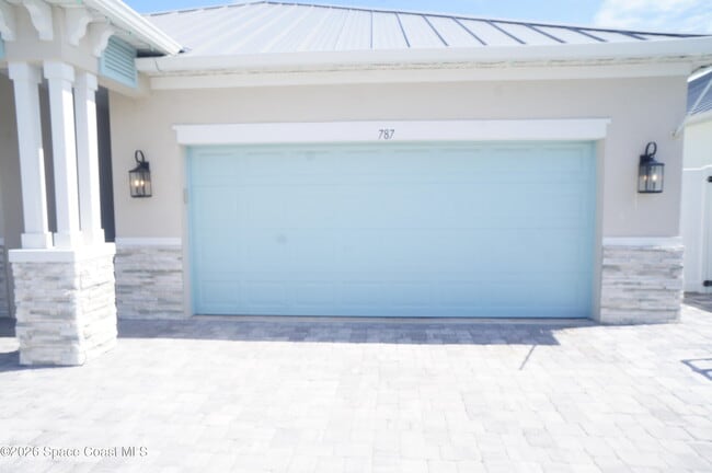 Building Photo - 787 Clearwater Ave