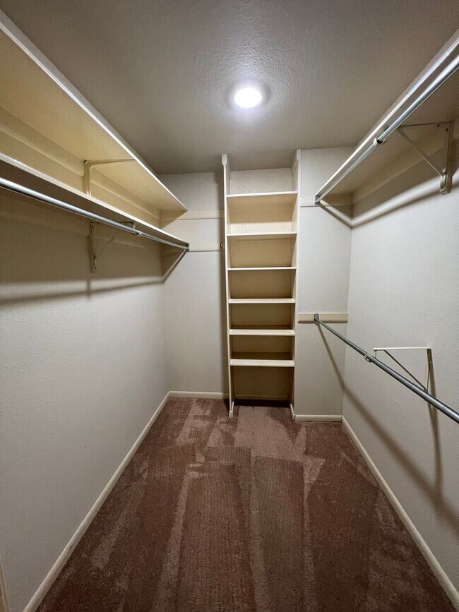 Building Photo - Spacious 2 Bedroom 2 Bath Condo in Alamo H...