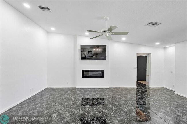 Building Photo - 303 NW 105th Terrace