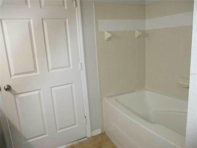 Building Photo - 6055 Westgate Dr