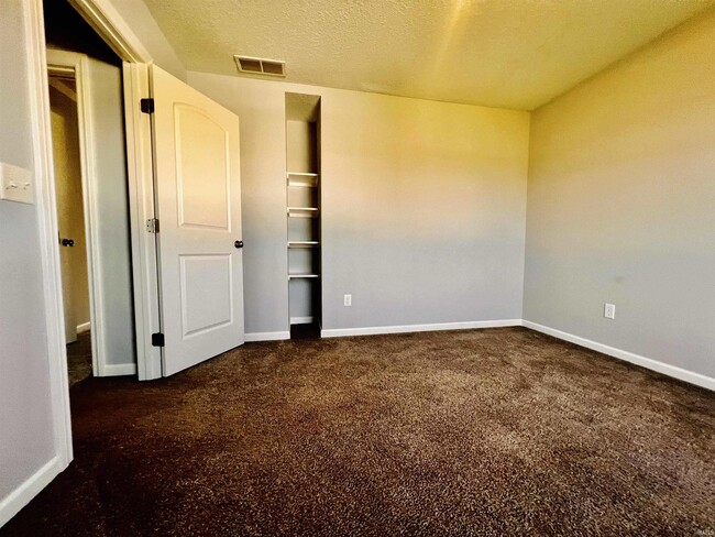 Building Photo - 2119 Meadowsweet Pkwy