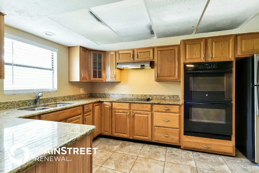Building Photo - 5514 Edgebrook Forest Dr