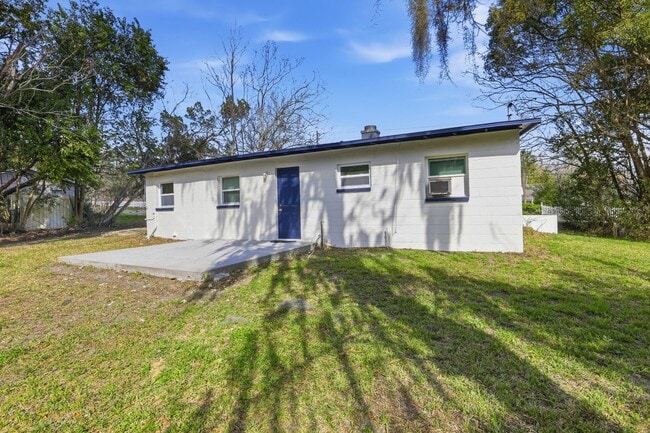 Building Photo - Prime NW Location!