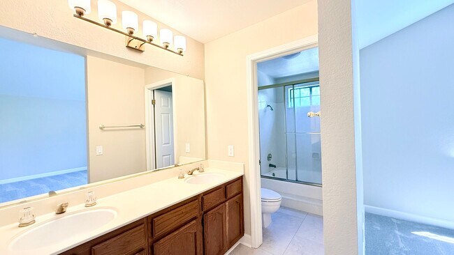 Building Photo - 1100 Sunshine Cir