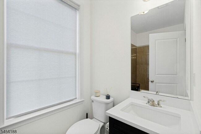 Building Photo - 62 Parkside Ln