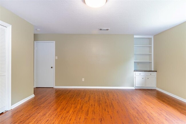 Building Photo - 2414 Cypress Hill