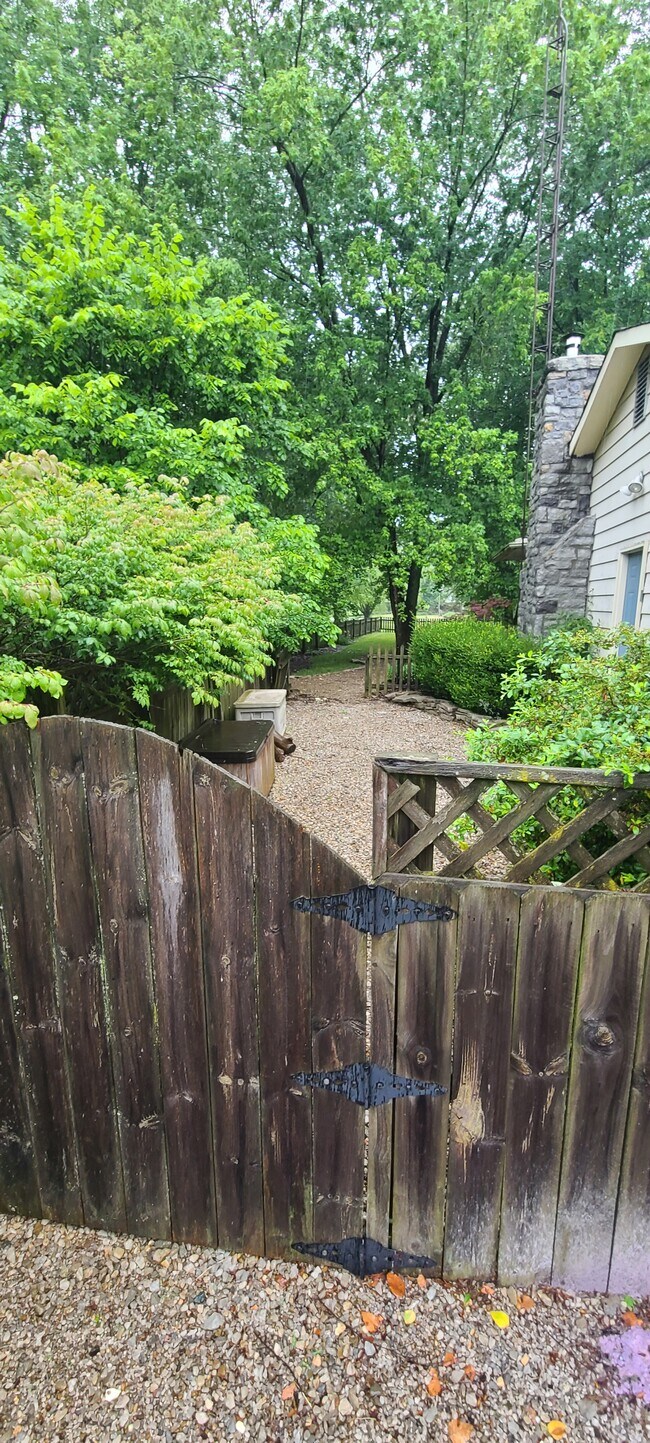 Building Photo - 5049 Babbitt Rd