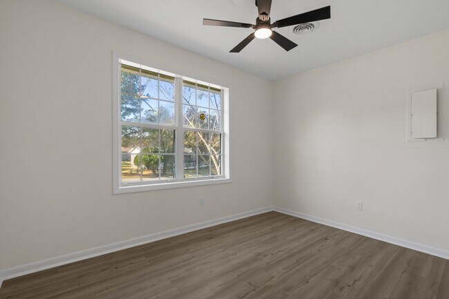 Building Photo - 1114 Temple St