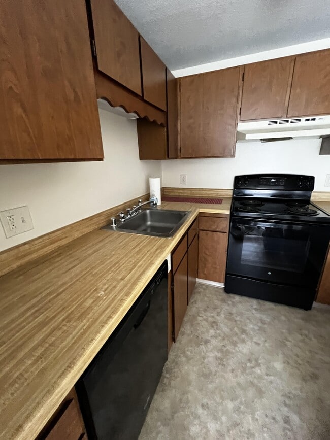 Building Photo - 812 Court St